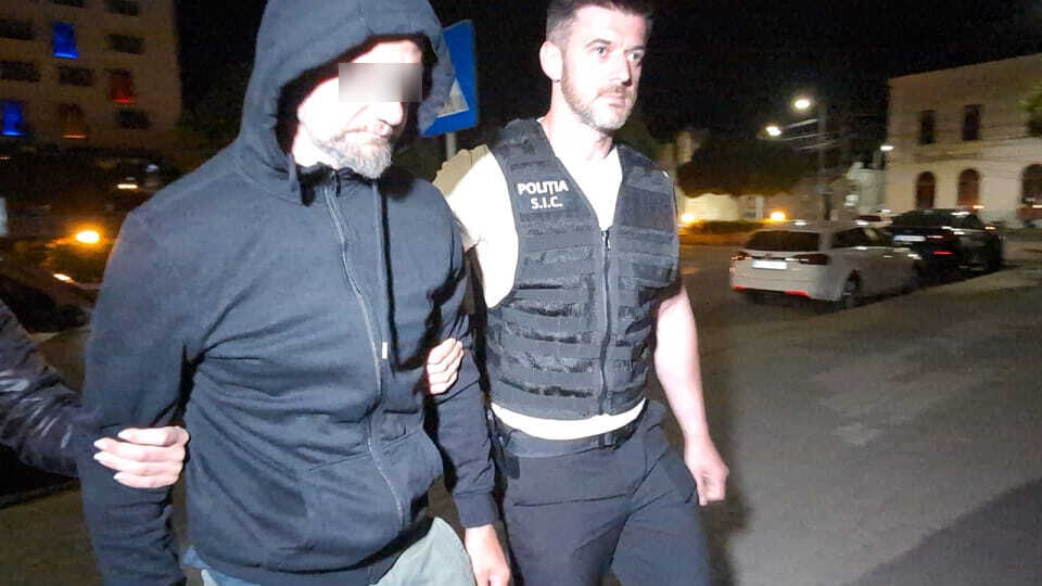 Bărbat arestat după ce a lovit o fată de 12 ani cu cuțitul și l-a bătut pe tatăl acesteia, pe fondul unor conflicte mai vechi