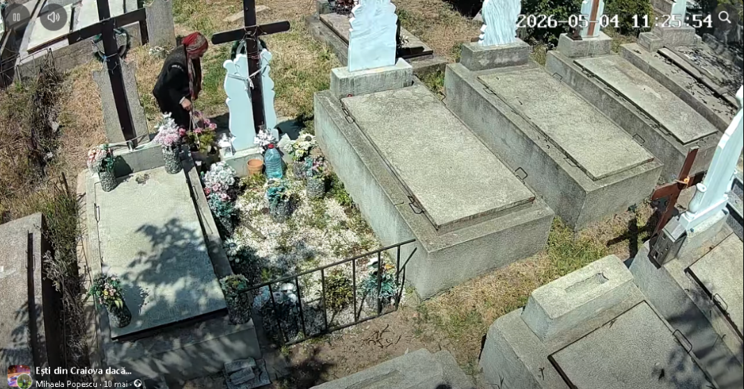 Bătrâna a fost atentă să nu o vadă nimeni, dar nu şi-a dat seama că este filmată