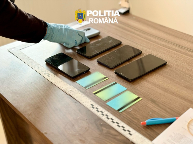 (VIDEO) Percheziții într-un dosar de înșelăciune online: peste 100 de persoane păcălite cu anunțuri false de cazare