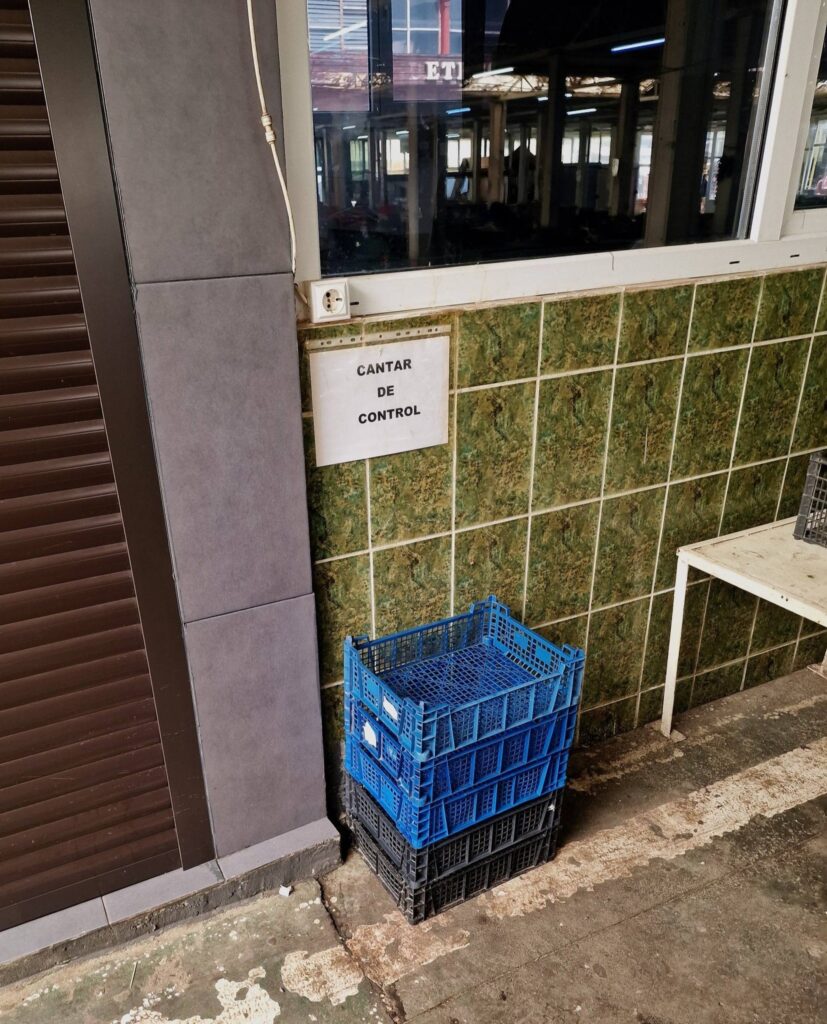 Dispariția cântarului de control din Piața Centrală ridică semne de întrebare printre cumpărători