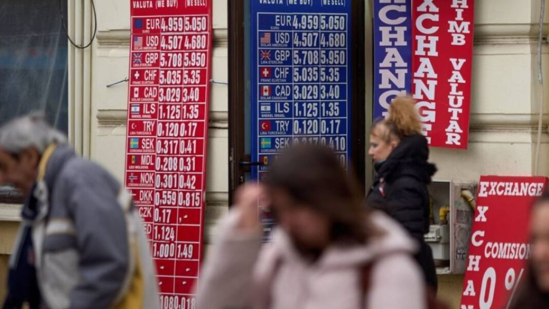 Leul a pierdut 2,7% față de euro în ultimele două săptămâni