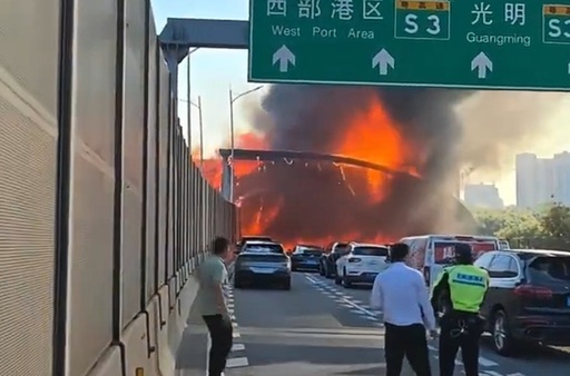 Treisprezece morţi în centrul Chinei, într-o coliziune într-un minibuz şi o semiremorcă