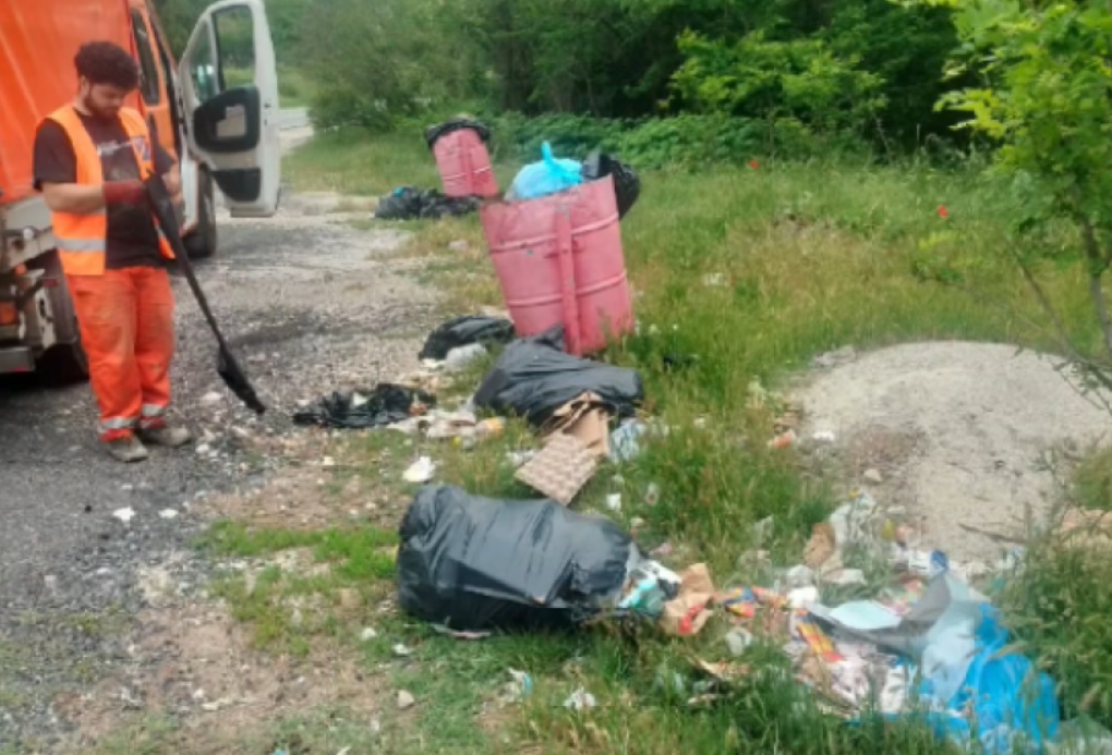 Dezastru pe Clisura Dunării! DN57 a fost transformat într-o groapă de gunoi