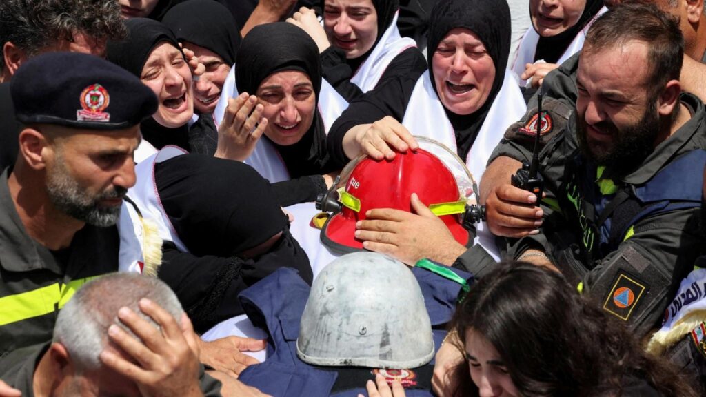 O înmormântare a avut loc la Sidon pentru cei doi paramedici care au fost uciși într-un atac israelian de marți