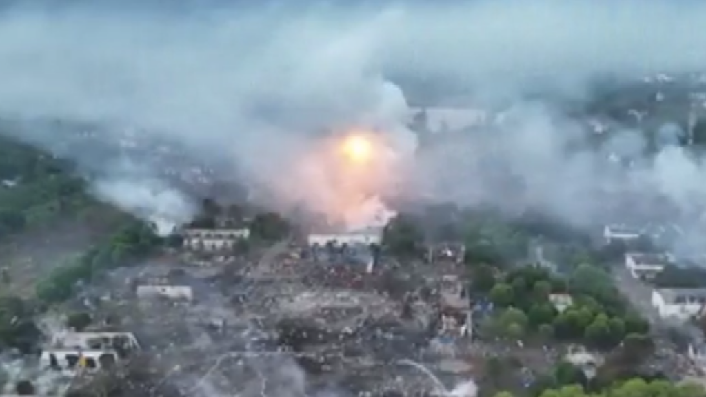 (VIDEO) Explozie devastatoare în China: 21 de morți și zeci de răniți la o fabrică de artificii