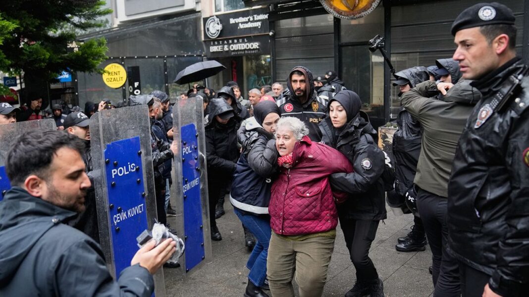 Demonstraţii de 1 Mai în Piaţa Taksim din Istanbul. Aproape 60 de persoane, arestate