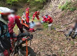 Tânăr de 19 ani, mort după ce a căzut cu motocicleta într-o prăpastie