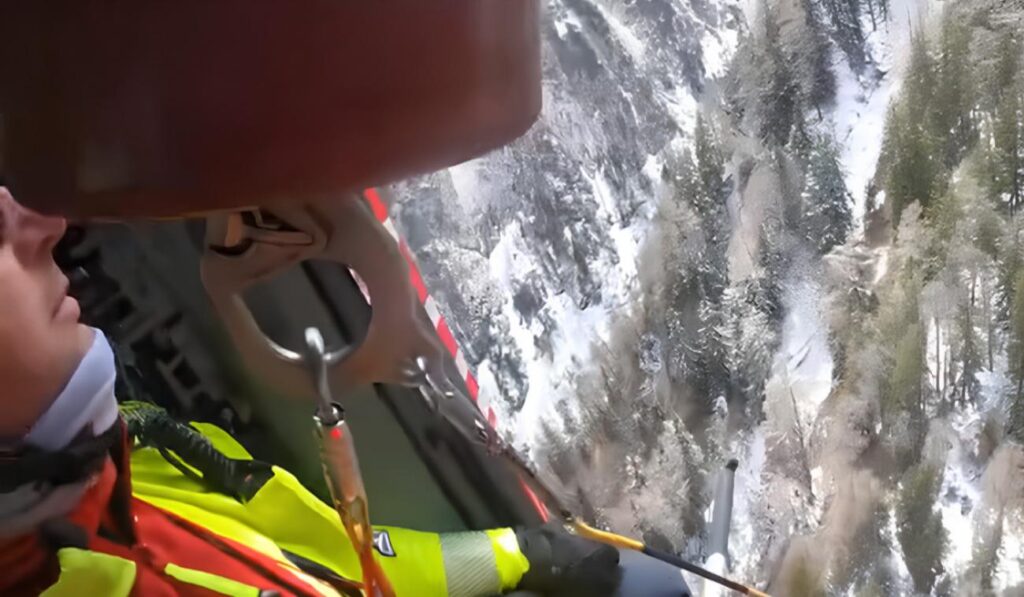 Avalanșă în Masivul Bucegi. Un angajat al ISU Braşov, declarat decedat