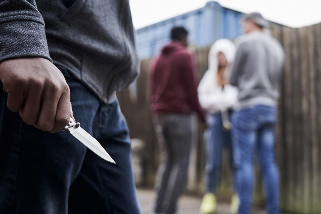 Elev de 12 ani, înjunghiat de un coleg de clasă în pauză
