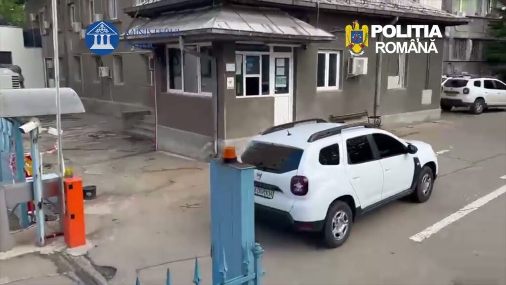 (VIDEO) Percheziții într-un dosar de proxenetism la Drobeta-Turnu Severin