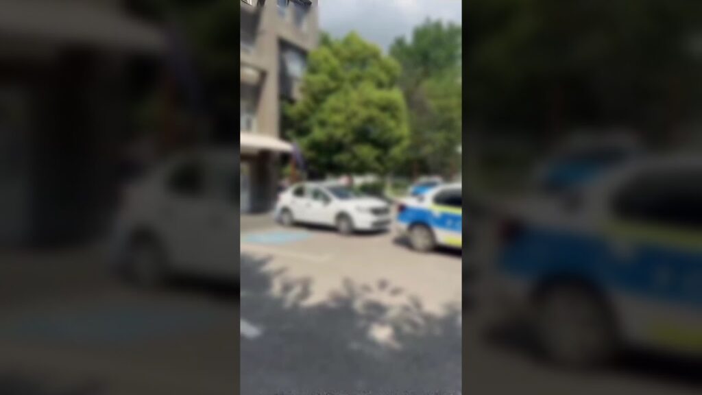 (VIDEO) Tânăr din Balș, reținut după ce ar fi furat cafea de peste 3.000 de lei dintr-un centru comercial din Craiova