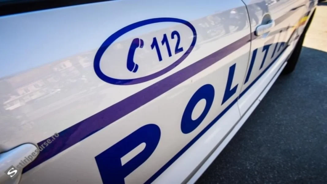 Două persoane au fost rănite după ce maşina în care se aflau a lovit un gard