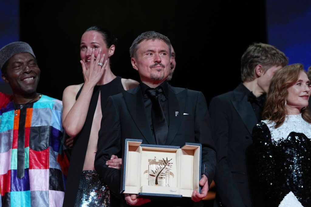 Cannes 2026: Filmul ‘Fjord’, regizat de Cristian Mungiu, a câștigat trofeul Palme d’Or