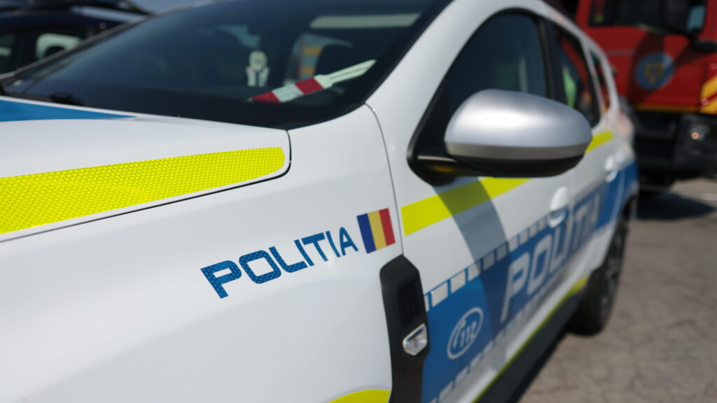 Olt: Bărbat dus la audieri, mușcat de un câine în apropierea unei secții de poliție