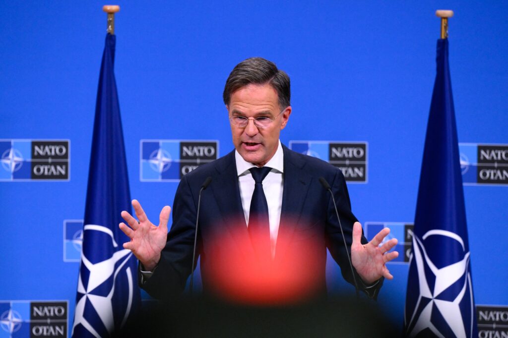 Financial Times: NATO va cere companiilor europene de armament să investească mai mult și să crească producția