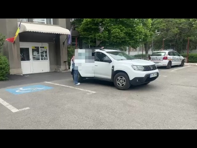 (VIDEO) Bărbat reținut în Craiova după un gest șocant față de două fetițe de 8 și 10 ani