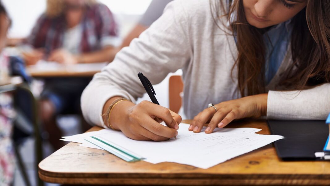 Evaluarea Națională la clasa a VI-a: Elevii susțin proba la Limba română
