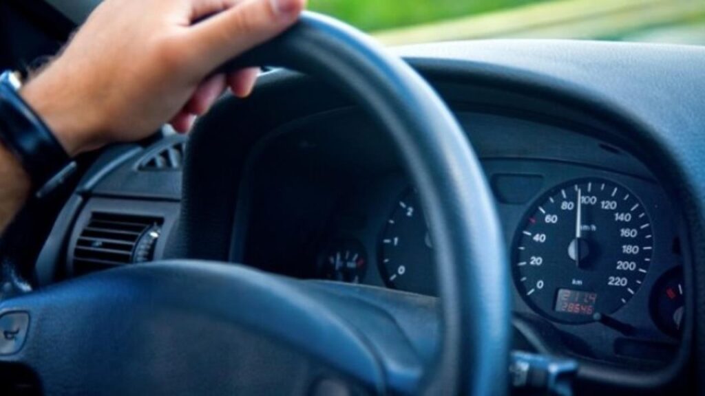 Tânăr fără permis, prins băut la volan pe o stradă din Craiova