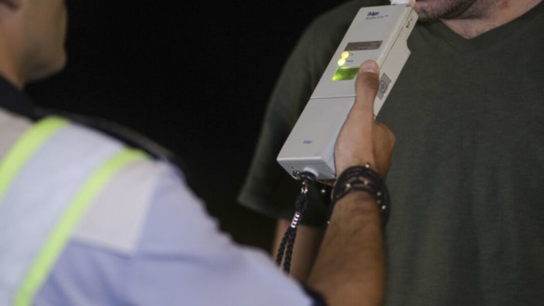 Șofer depistat cu alcoolemie de peste 1 mg/l pe un drum din Mehedinți