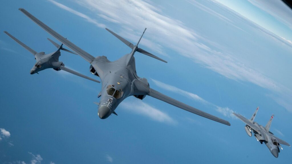NYT: SUA vor reduce drastic numărul de avioane și nave de război destinate operațiunilor NATO în Europa