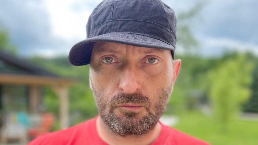 VIDEO Cheloo, implicat într-un incident după ce fusese internat la psihiatrie. A intervenit poliţia