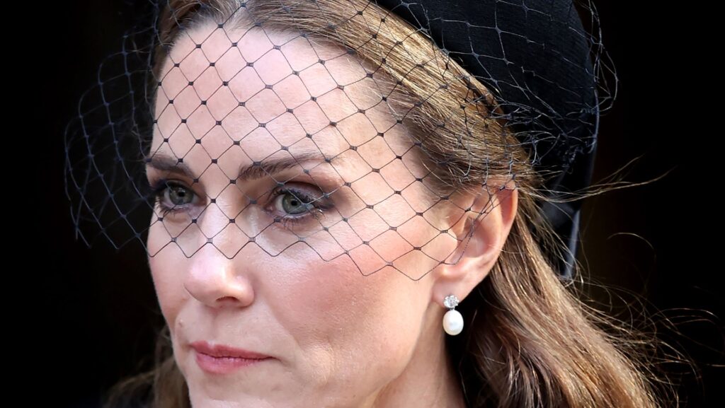 Un angajat al unei clinici din Londra a încercat să vândă dosarul medical al prinţesei Kate