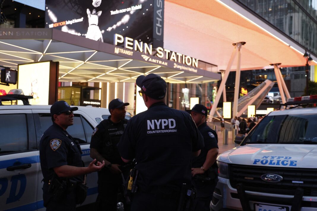 Cinci persoane au fost înjunghiate într-o gară din New York