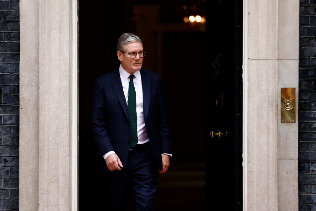 Un român și un ucrainean, condamnaţi de autorităţile britanice pentru incendierea locuinței premierului Keir Starmer