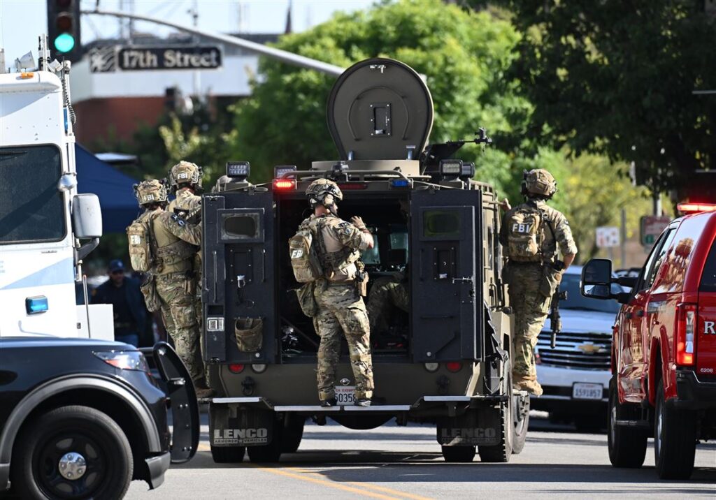 (VIDEO) Veteran american ucis de FBI după ce a luat 10 persoane ostatice și le-a atașat dispozitive explozive