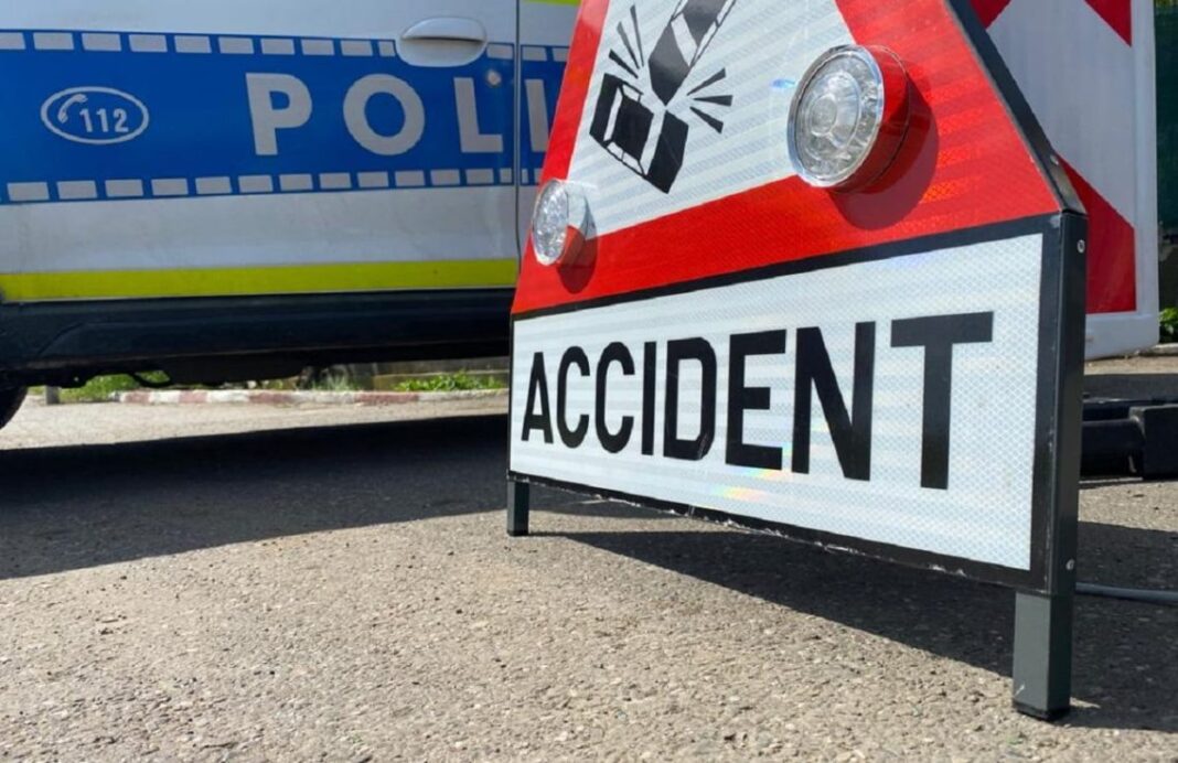 Circulație blocată pe DN 7, după ce un ansamblu rutier care transporta combustibil s-a răsturnat pe carosabil
