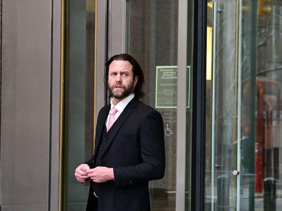 Carl Rinsch ieșind din tribunalul federal din New York după pronunțarea sentinței (Foto: Associated Press)