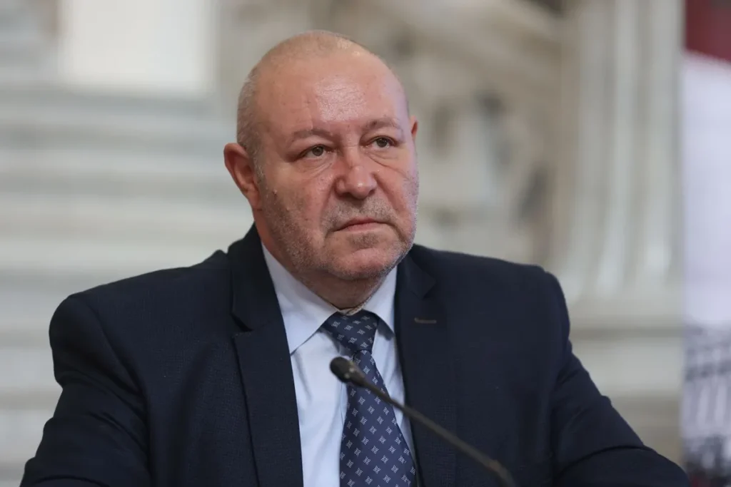 Fenechiu: În ședința PNL va fi discutată posibilitatea sesizării CCR privind desemnarea lui Adrian Veștea ca premier