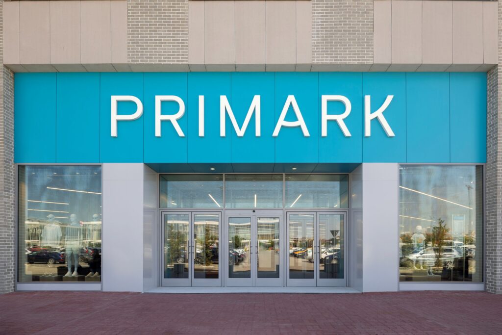 Primark a deschis la Craiova cu o atmosferă de sărbătoare: sute de clienți au trecut pragul magazinului încă din primele ore