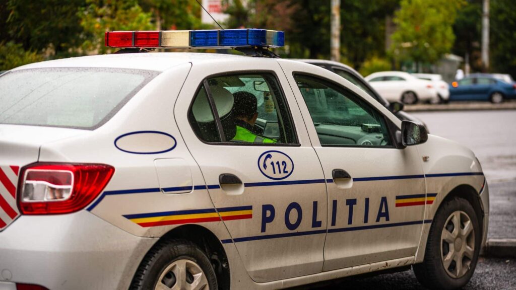 Tânără înjunghiată la mall de fostul iubit