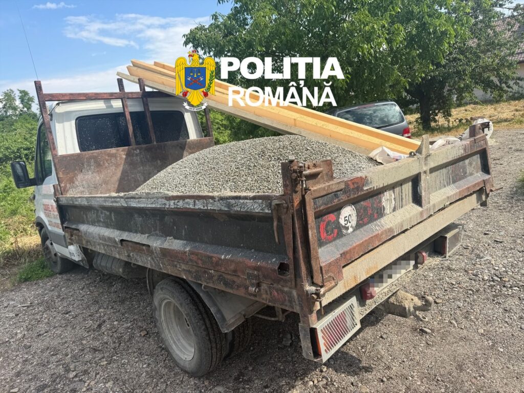 Transport de agregate minerale fără documente legale, depistat în Vâlcea