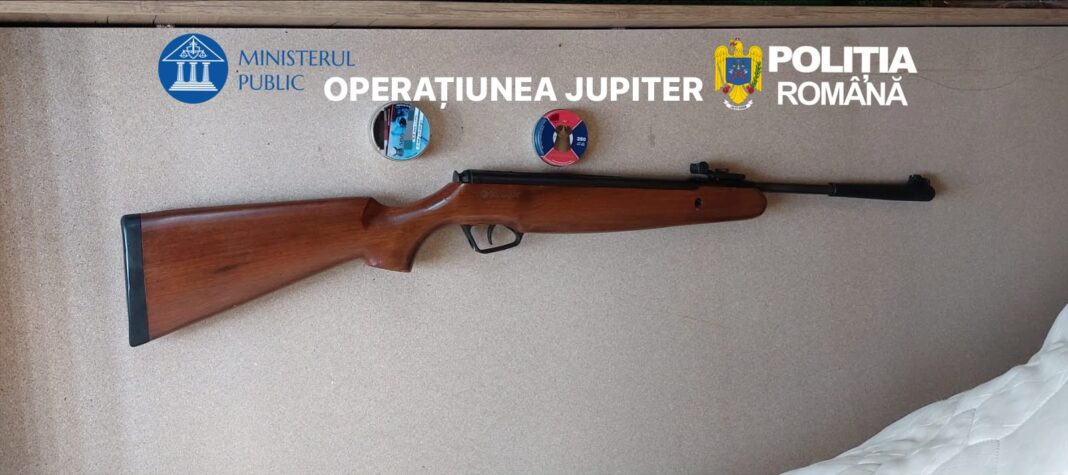 Polițiștii din Vâlcea au descoperit o armă neletală