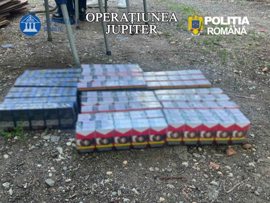 Percheziții în Mehedinți: mii de țigarete de contrabandă și peste 10.000 de articole pirotehnice, confiscate de polițiști