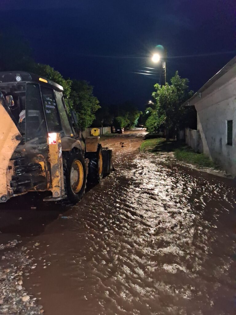 (VIDEO) Ploile torențiale au provocat inundații în Drăgănești-Olt