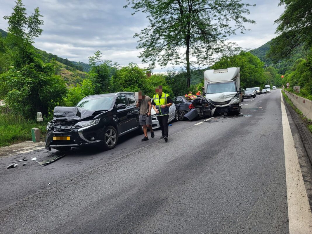 Coliziune în lanț pe DN 7, în localitatea Robești