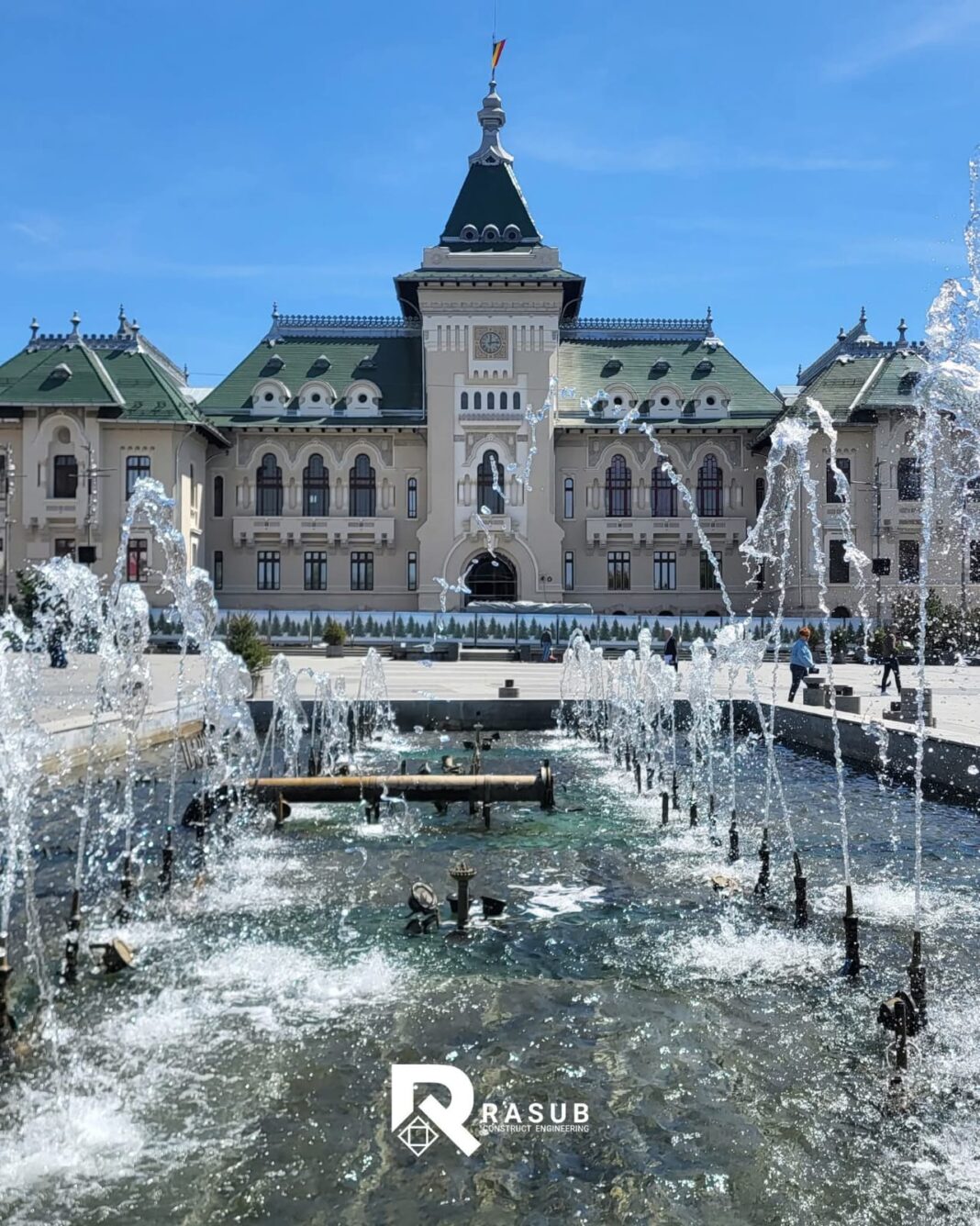Una dintre firmele care se ocupă de lucrări a publicat fotografia cu Palatul Administrativ aproape finalizat (Foto: Facebook RASUB CONSTRUCT)