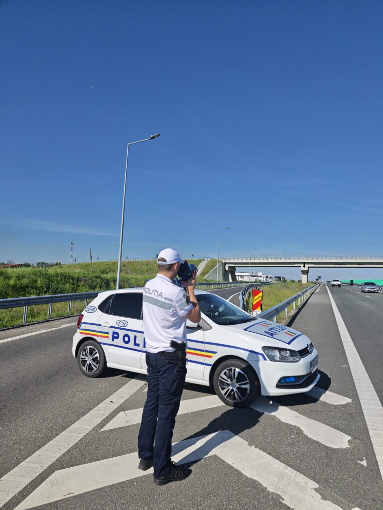 Acțiune a polițiștilor din Dolj: 83 de amenzi și 10 permise reținute, în doar patru ore. Un șofer, prins cu 145 km/h
