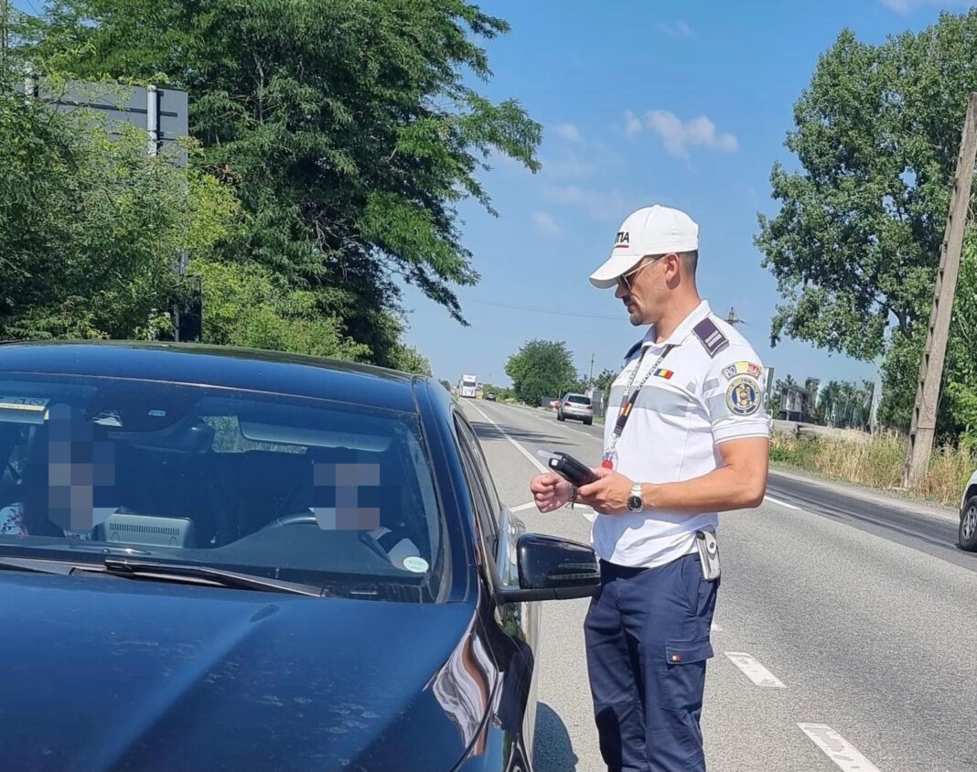 Polițiștii rutieri din județul Dolj au desfășurat în ultimele 24 de ore acțiuni pentru creșterea siguranței în trafic și prevenirea accidentelor