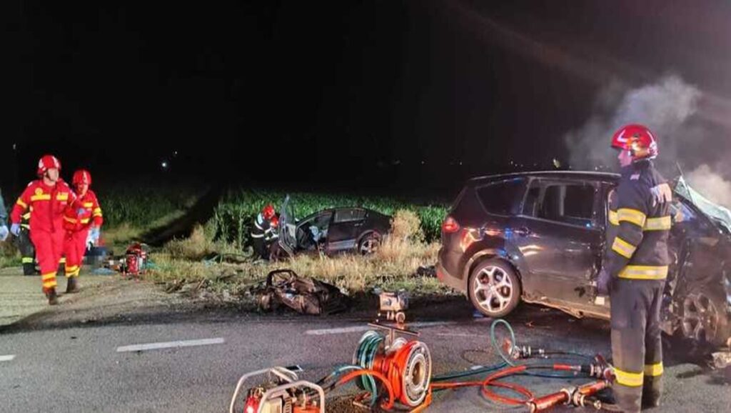 Doi morți și un rănit grav după o coliziune frontală între două autoturisme