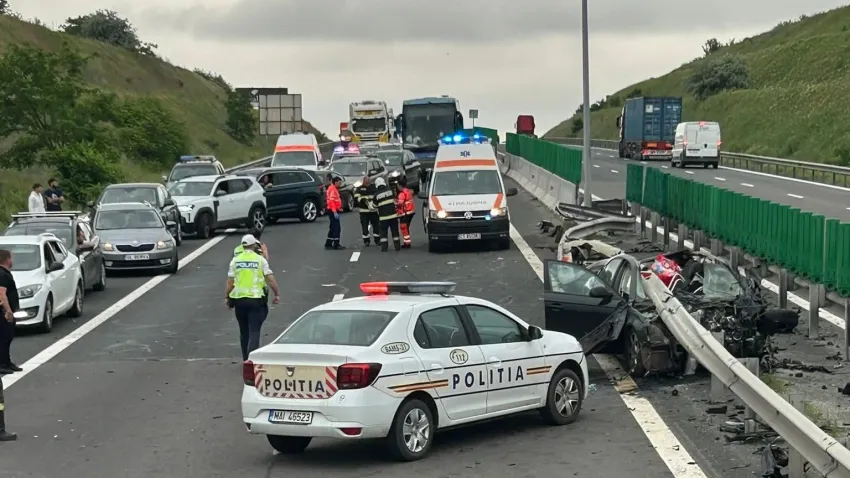 Trei răniți după ce un autoturism a lovit glisiera mediană pe autostrada A2