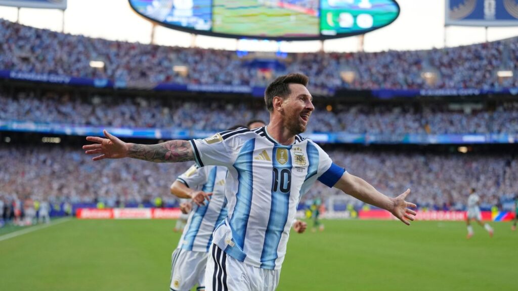 Lionel Messi scrie istorie cu un hat-trick pentru Argentina la Cupa Mondială