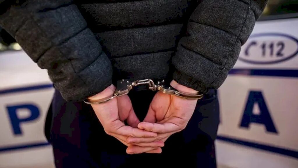 Urmărit internațional, condamnat la 18 ani închisoare pentru trafic de minori, depistat de polițiști