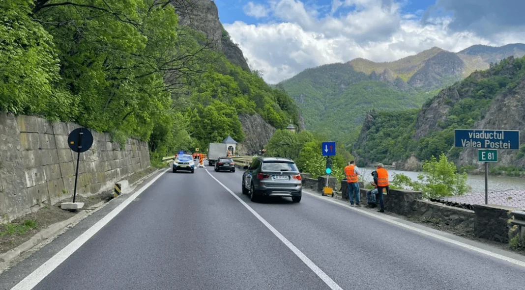 Circulația de pe Valea Oltului, reluată pe ambele sensuri