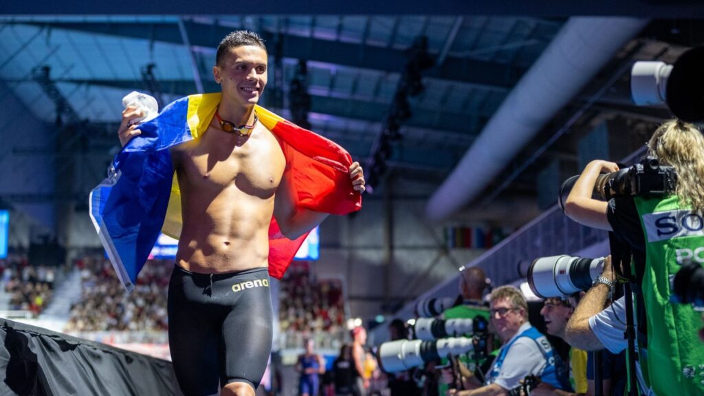 David Popovici, după aurul la 200 m: „Îi dăm tare și ne pregătim de Paris!“ Cui i-a dedicat medaliile