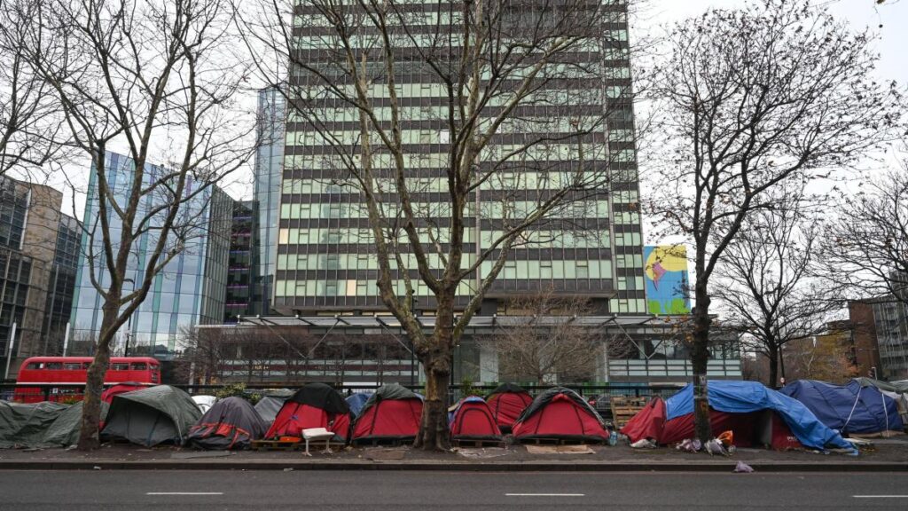 Dormitul pe stradă nu va mai fi infracțiune în Marea Britanie. Guvernul anulează o lege veche de 200 de ani