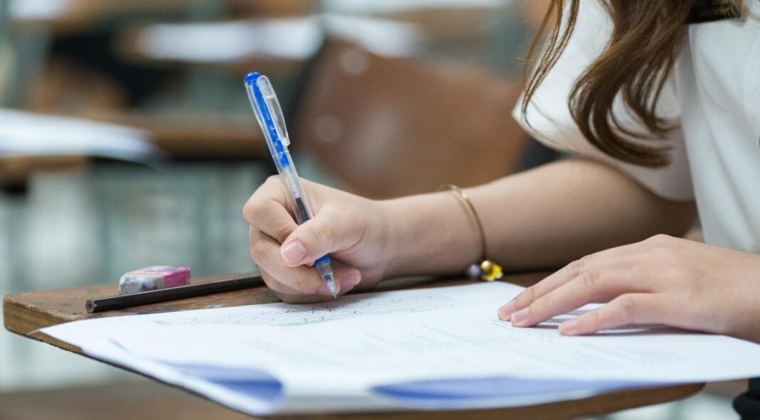 Începe Evaluarea Națională 2026. Elevii susțin astăzi prima probă scrisă